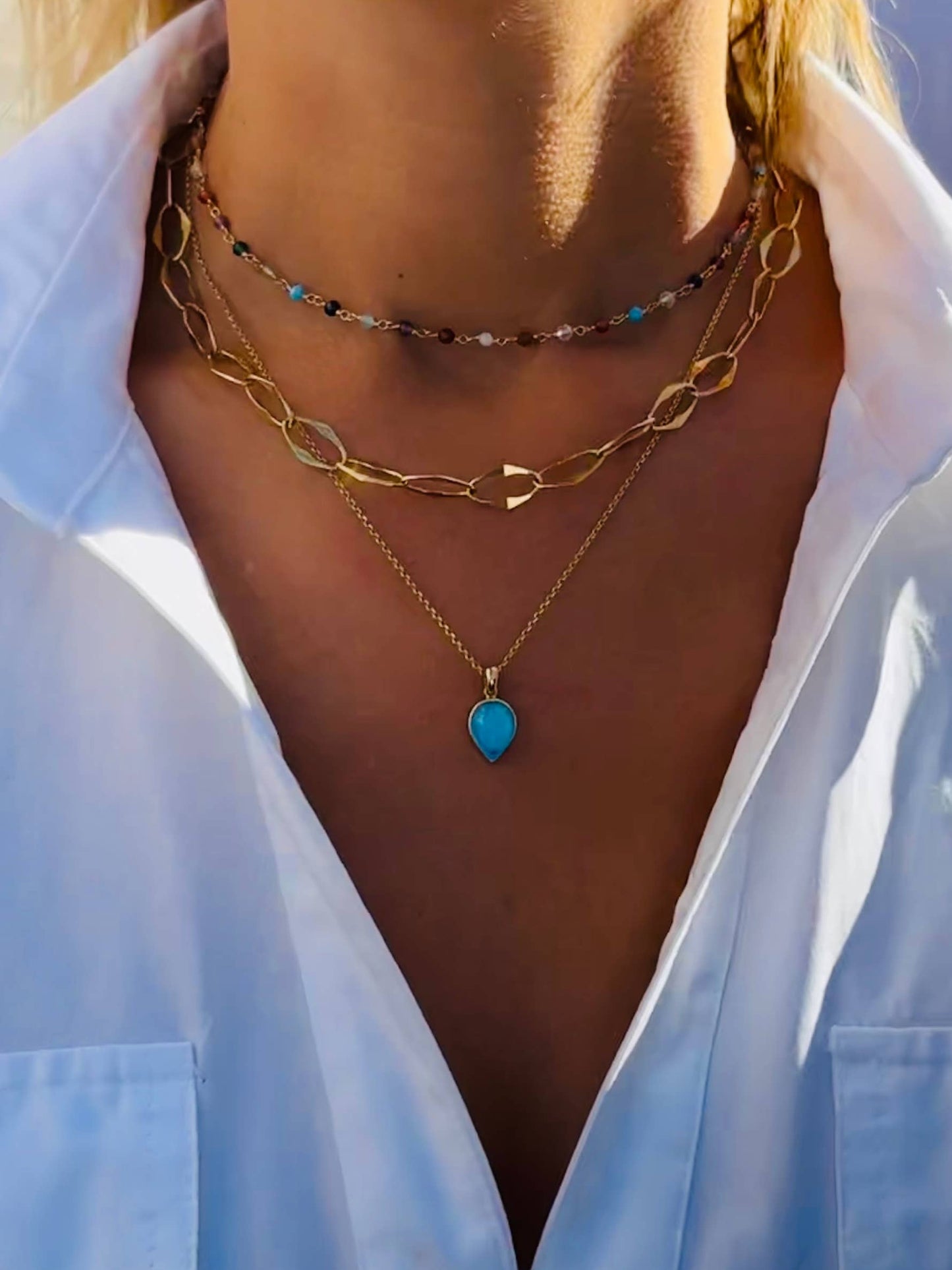Collares con capas de oro