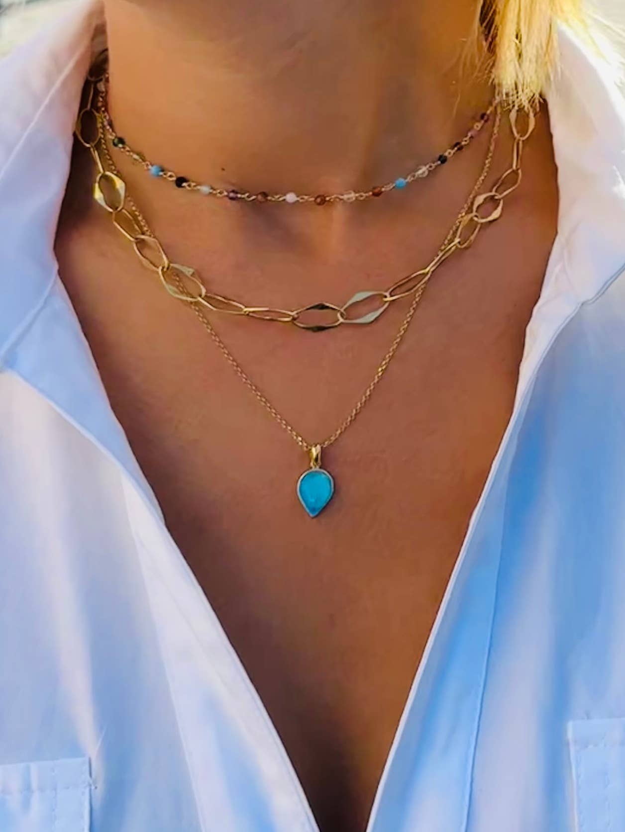 Collares con capas de oro