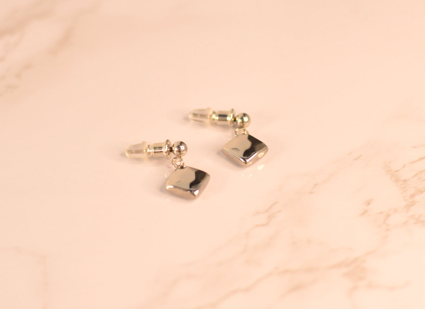 Pendientes de acero y acero chapado en oro