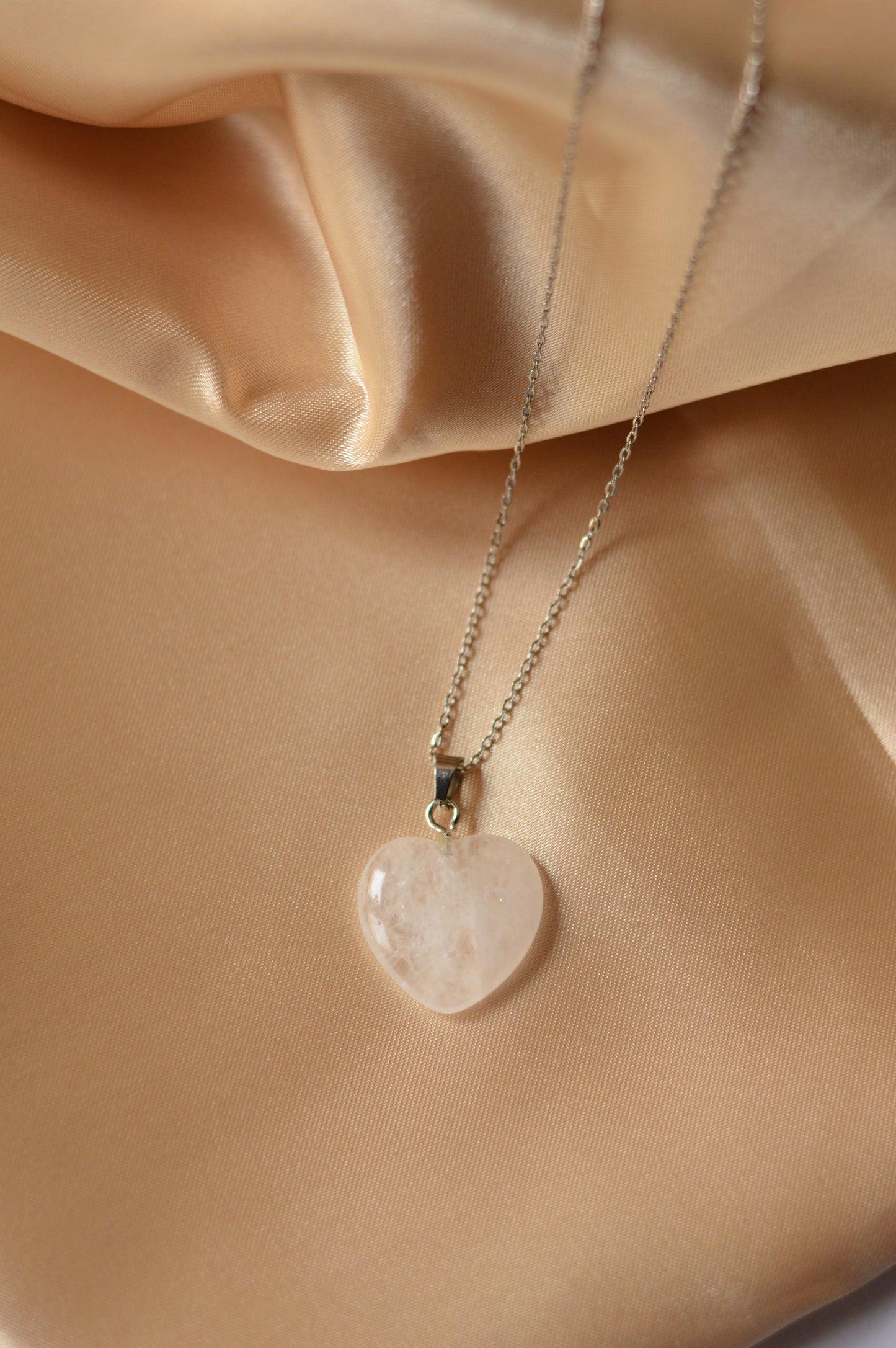 Collar con Colgante de piedra "Corazón"