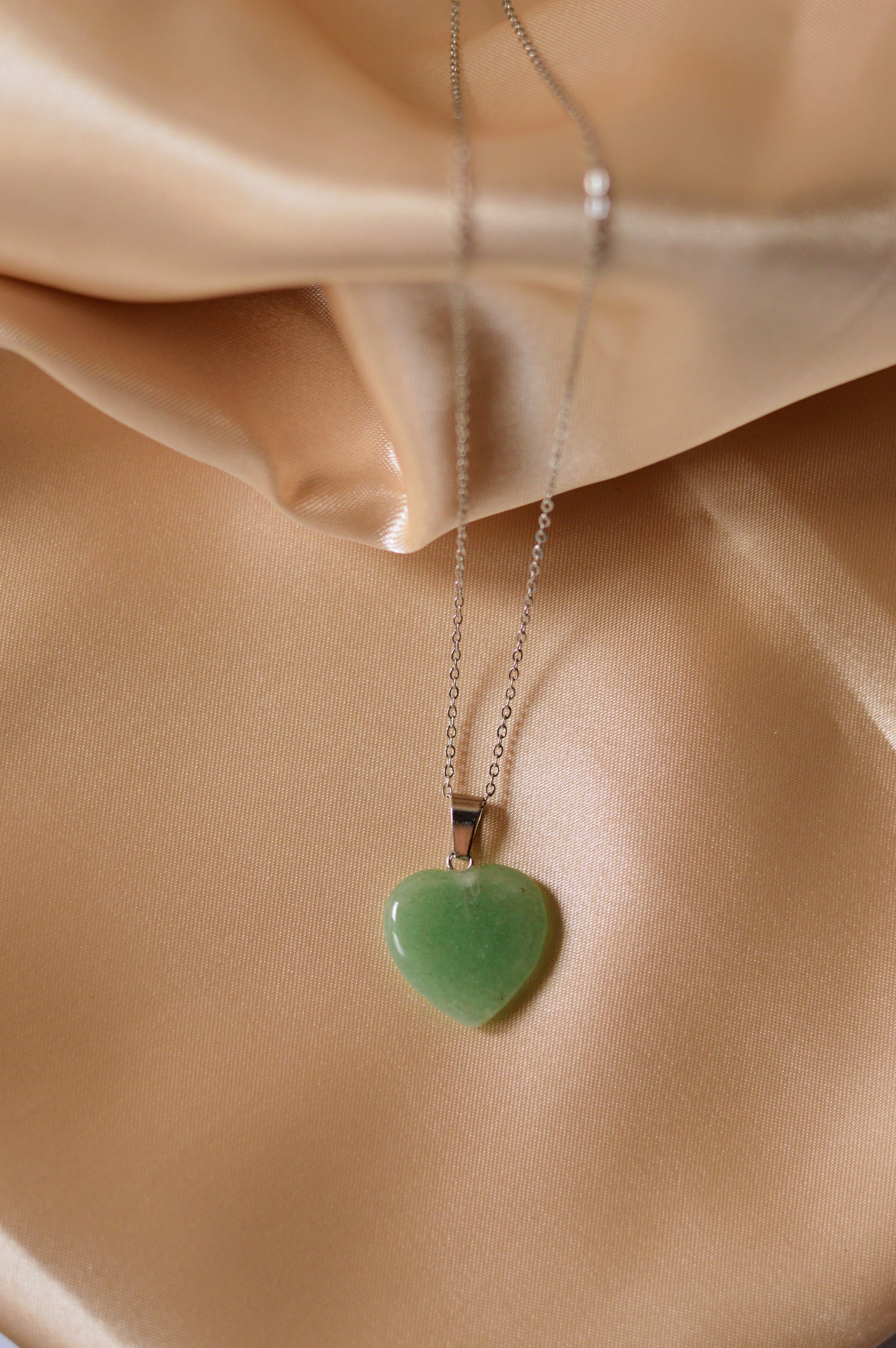Collar con Colgante de piedra "Corazón"