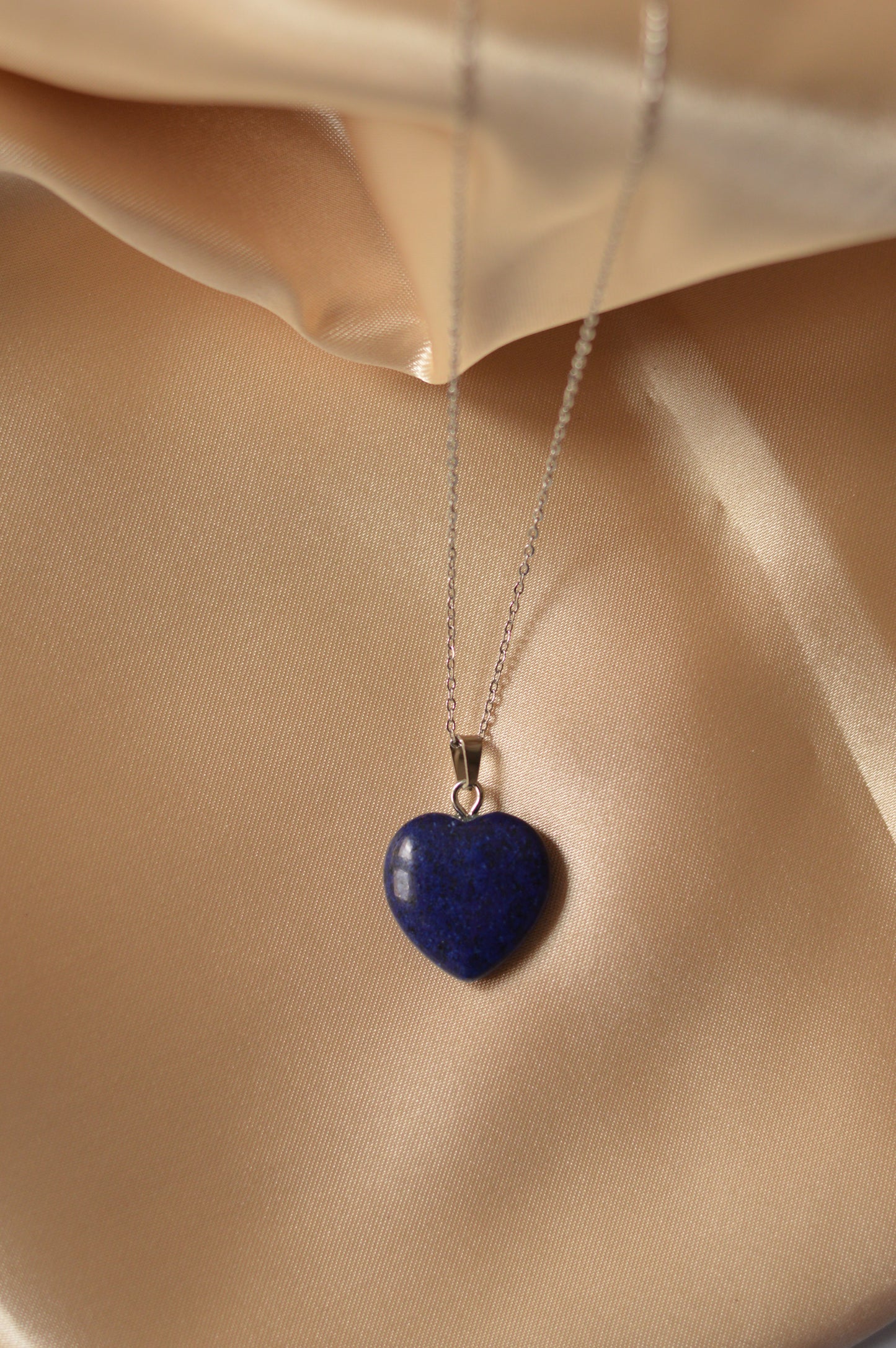 Collar con Colgante de piedra "Corazón"