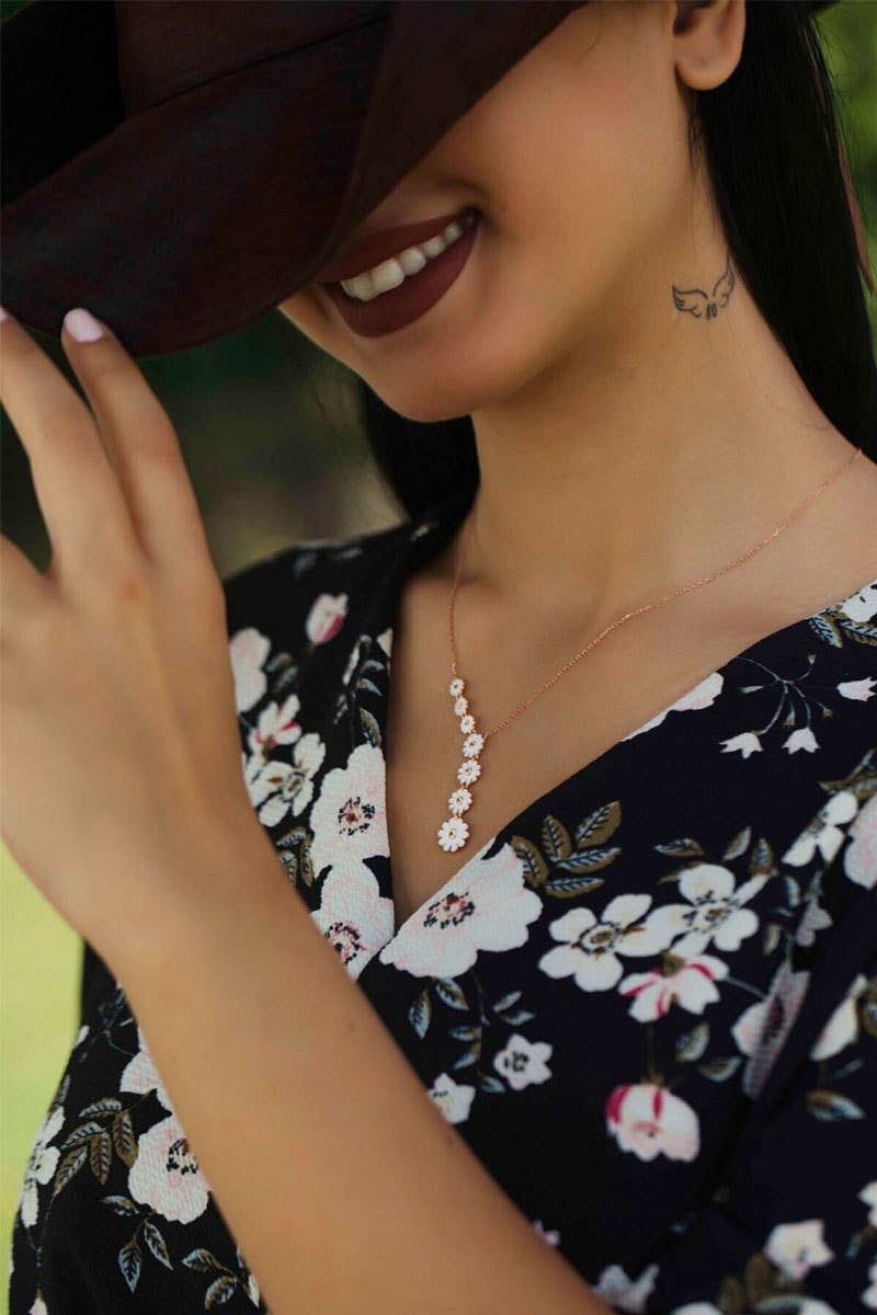COLLAR DAISY ROW